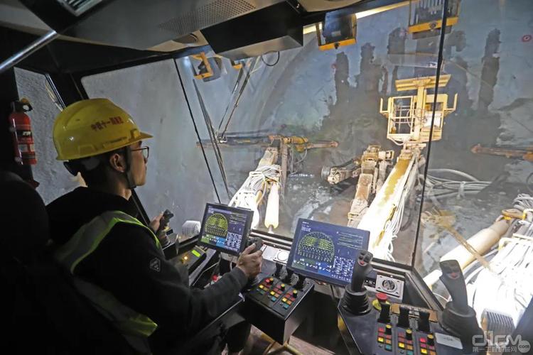 铁建重工全工况全工序大型机械化装备为渝昆高铁隧道保驾护航