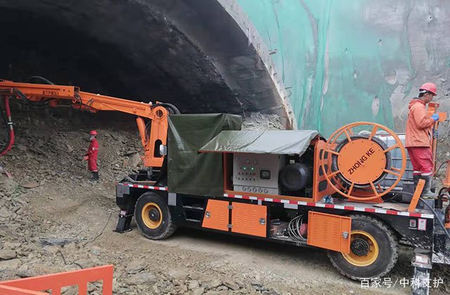 大型湿喷机械手在隧道喷射混凝土施工中具有重要的作用